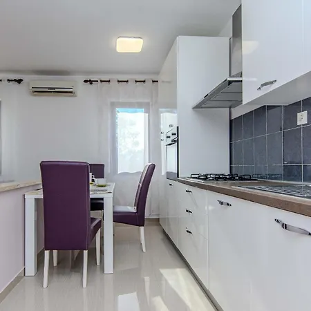 House Suric Привлака