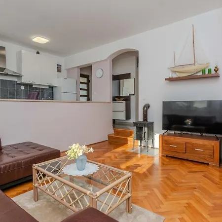House Suric * Привлака